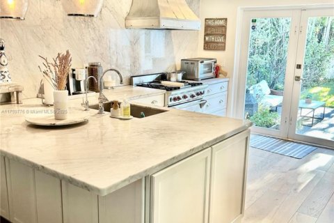 Casa en venta en Miami Beach, Florida, 3 dormitorios, 186.83 m2 № 1940773 - foto 5