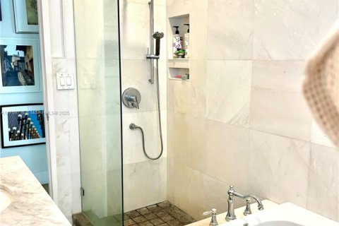 Casa en venta en Miami Beach, Florida, 3 dormitorios, 186.83 m2 № 1940773 - foto 15