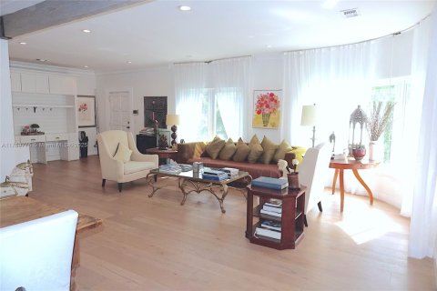 Casa en venta en Miami Beach, Florida, 3 dormitorios, 186.83 m2 № 1940773 - foto 11