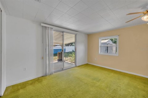 House in Eustis, Florida 2 bedrooms, 118.91 sq.m. № 1919551 - photo 29