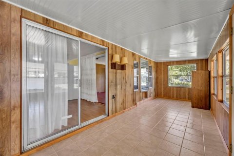 House in Eustis, Florida 2 bedrooms, 118.91 sq.m. № 1919551 - photo 15