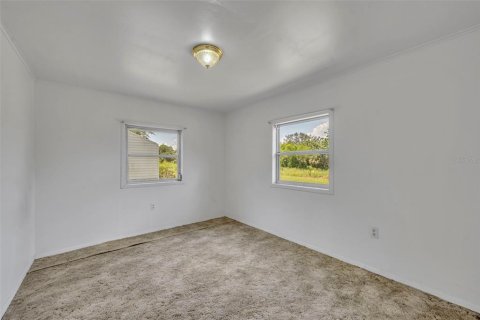 House in Eustis, Florida 2 bedrooms, 118.91 sq.m. № 1919551 - photo 12