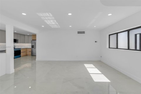 Villa ou maison à vendre à Miami, Floride: 3 chambres, 145.58 m2 № 2254151 - photo 6