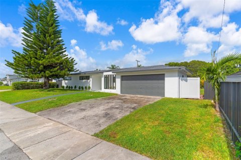 Villa ou maison à vendre à Miami, Floride: 3 chambres, 145.58 m2 № 2254151 - photo 2