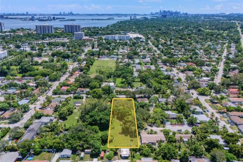 Купить коммерческую недвижимость в Майами, Флорида № 2036346 - фото 1