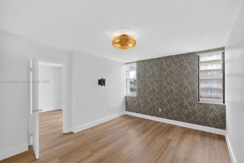 Condominio en alquiler en Miami Beach, Florida, 2 dormitorios, 76.18 m2 № 1976082 - foto 21