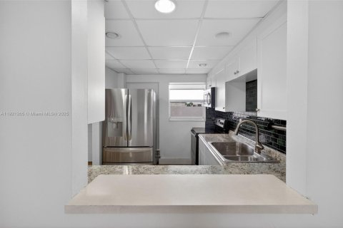 Condominio en alquiler en Miami Beach, Florida, 2 dormitorios, 76.18 m2 № 1976082 - foto 7