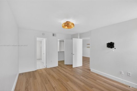 Condominio en alquiler en Miami Beach, Florida, 2 dormitorios, 76.18 m2 № 1976082 - foto 23