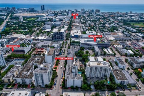 Condominio en alquiler en Miami Beach, Florida, 2 dormitorios, 76.18 m2 № 1976082 - foto 1