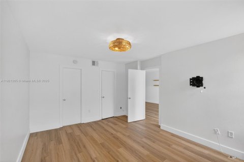 Condominio en alquiler en Miami Beach, Florida, 2 dormitorios, 76.18 m2 № 1976082 - foto 22