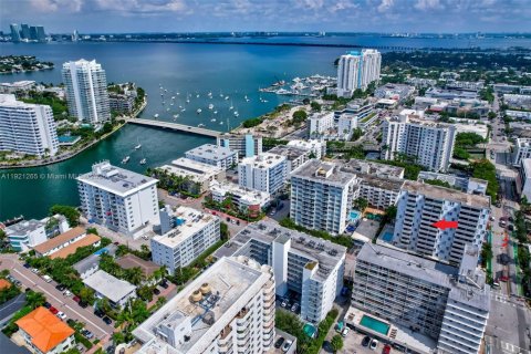 Condominio en alquiler en Miami Beach, Florida, 2 dormitorios, 76.18 m2 № 1976082 - foto 2