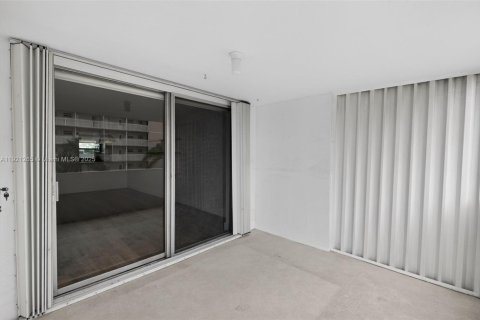 Condominio en alquiler en Miami Beach, Florida, 2 dormitorios, 76.18 m2 № 1976082 - foto 14