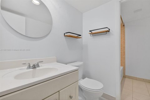 Condominio en alquiler en Miami Beach, Florida, 2 dormitorios, 76.18 m2 № 1976082 - foto 25