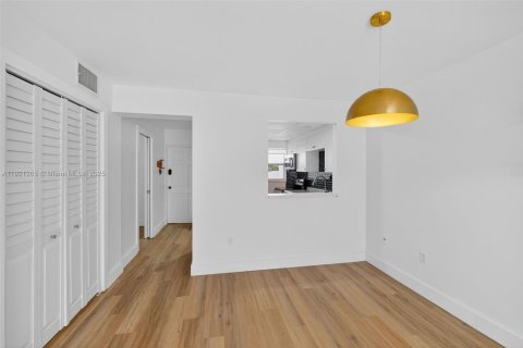 Condominio en alquiler en Miami Beach, Florida, 2 dormitorios, 76.18 m2 № 1976082 - foto 20