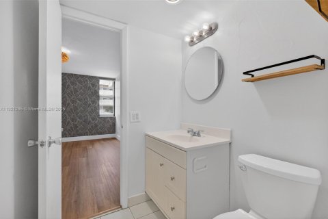 Condominio en alquiler en Miami Beach, Florida, 2 dormitorios, 76.18 m2 № 1976082 - foto 26