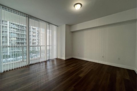 Condo in Miami, Florida, 2 bedrooms  № 1759157 - photo 7