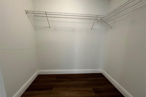 Condo in Miami, Florida, 2 bedrooms  № 1759157 - photo 10
