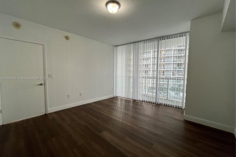 Condo in Miami, Florida, 2 bedrooms  № 1759157 - photo 8