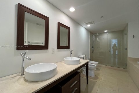 Condo in Miami, Florida, 2 bedrooms  № 1759157 - photo 13