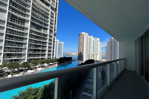 Condo in Miami, Florida, 2 bedrooms  № 1759157 - photo 1