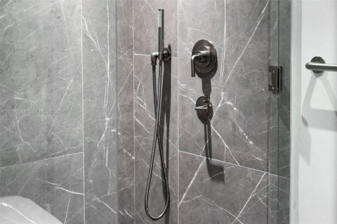 Condo in Miami, Florida № 2057837 - photo 13