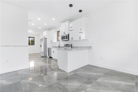 Villa ou maison à vendre à Lehigh Acres, Floride: 3 chambres № 1963109 - photo 10