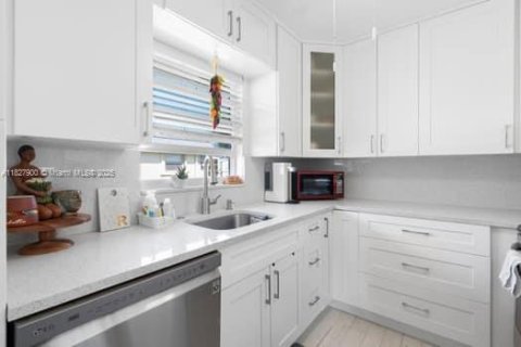 Condo in Delray Beach, Florida, 2 bedrooms  № 1802660 - photo 7