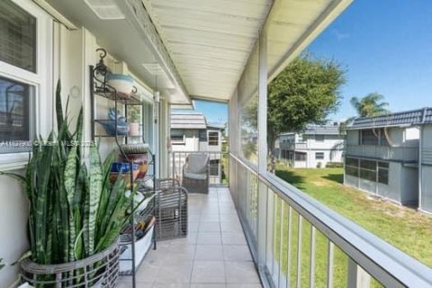 Condo in Delray Beach, Florida, 2 bedrooms  № 1802660 - photo 13