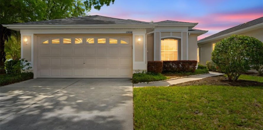 House in Spring Hill, Florida 2 bedrooms, 163.23 sq.m. № 2226600