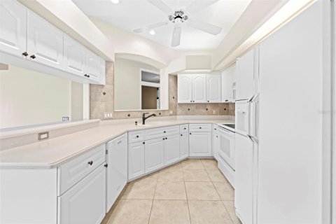 House in Spring Hill, Florida 2 bedrooms, 163.23 sq.m. № 2226600 - photo 4