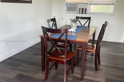 Commercial property in West Palm Beach, Florida № 1836411 - photo 24