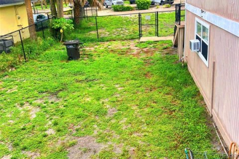 Commercial property in West Palm Beach, Florida № 1836411 - photo 4