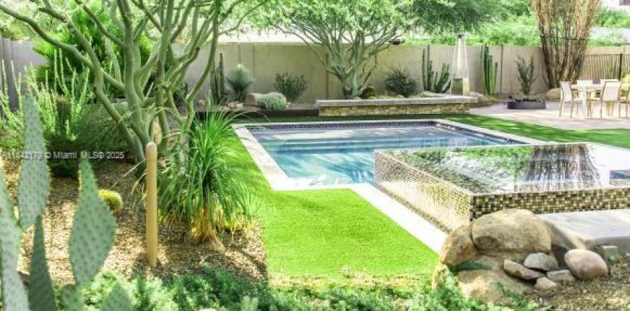 Commercial property in West Palm Beach, Florida № 1836411