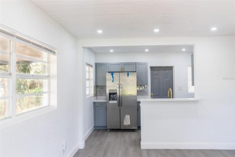 House in Tampa, Florida 3 bedrooms, 81.94 sq.m. № 1913128 - photo 13