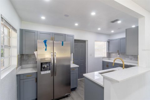 House in Tampa, Florida 3 bedrooms, 81.94 sq.m. № 1913128 - photo 10