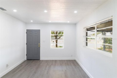 House in Tampa, Florida 3 bedrooms, 81.94 sq.m. № 1913128 - photo 17