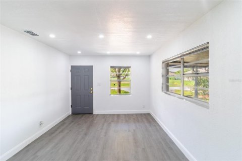 House in Tampa, Florida 3 bedrooms, 81.94 sq.m. № 1913128 - photo 16
