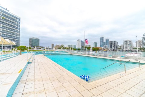 Condo in Miami Beach, Florida, 1 bedroom  № 1729449 - photo 17