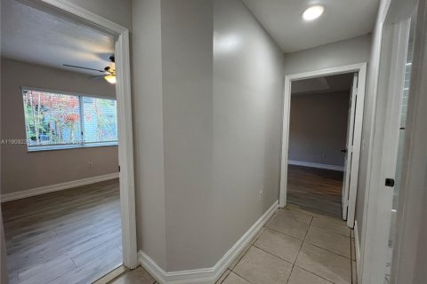 Villa ou maison à louer à Pembroke Pines, Floride: 3 chambres, 130.81 m2 № 1966643 - photo 16