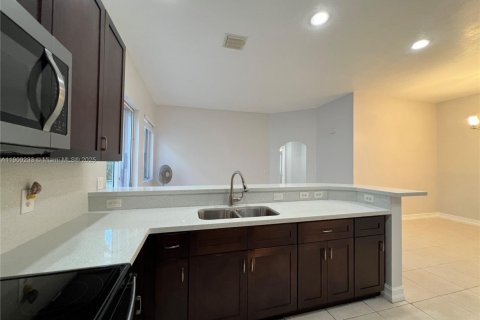 Villa ou maison à louer à Pembroke Pines, Floride: 3 chambres, 130.81 m2 № 1966643 - photo 10