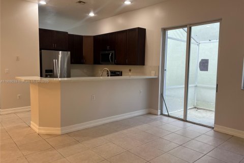 Villa ou maison à louer à Pembroke Pines, Floride: 3 chambres, 130.81 m2 № 1966643 - photo 15