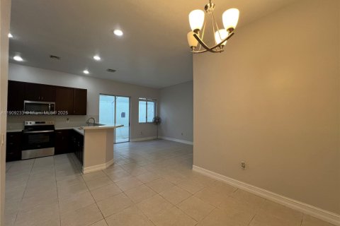 Villa ou maison à louer à Pembroke Pines, Floride: 3 chambres, 130.81 m2 № 1966643 - photo 13