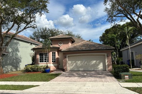 Villa ou maison à louer à Pembroke Pines, Floride: 3 chambres, 130.81 m2 № 1966643 - photo 1