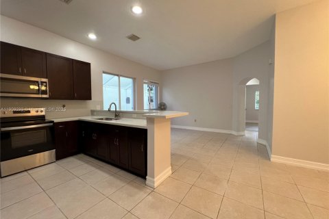Villa ou maison à louer à Pembroke Pines, Floride: 3 chambres, 130.81 m2 № 1966643 - photo 7