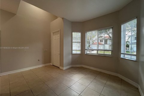 Villa ou maison à louer à Pembroke Pines, Floride: 3 chambres, 130.81 m2 № 1966643 - photo 5