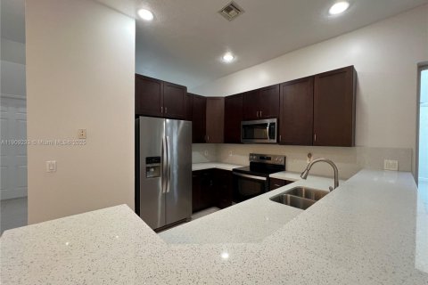 Villa ou maison à louer à Pembroke Pines, Floride: 3 chambres, 130.81 m2 № 1966643 - photo 9