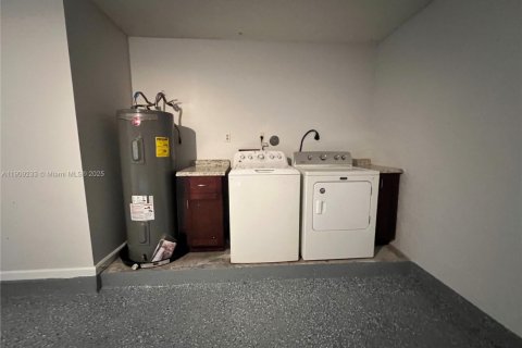 Villa ou maison à louer à Pembroke Pines, Floride: 3 chambres, 130.81 m2 № 1966643 - photo 29