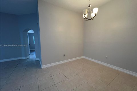 Villa ou maison à louer à Pembroke Pines, Floride: 3 chambres, 130.81 m2 № 1966643 - photo 12