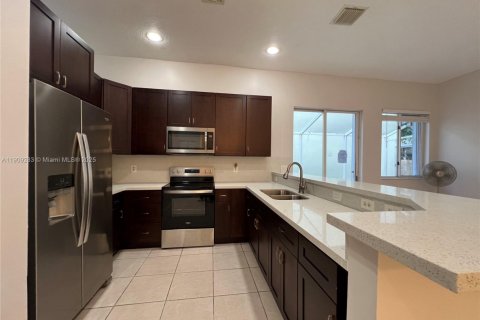 Villa ou maison à louer à Pembroke Pines, Floride: 3 chambres, 130.81 m2 № 1966643 - photo 8