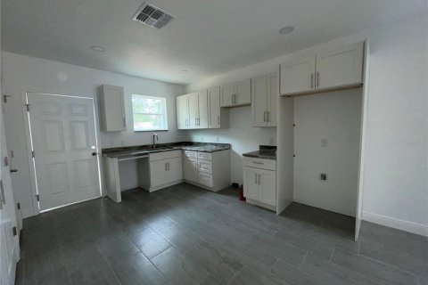 House in Umatilla, Florida 3 bedrooms, 116.13 sq.m. № 1654921 - photo 7